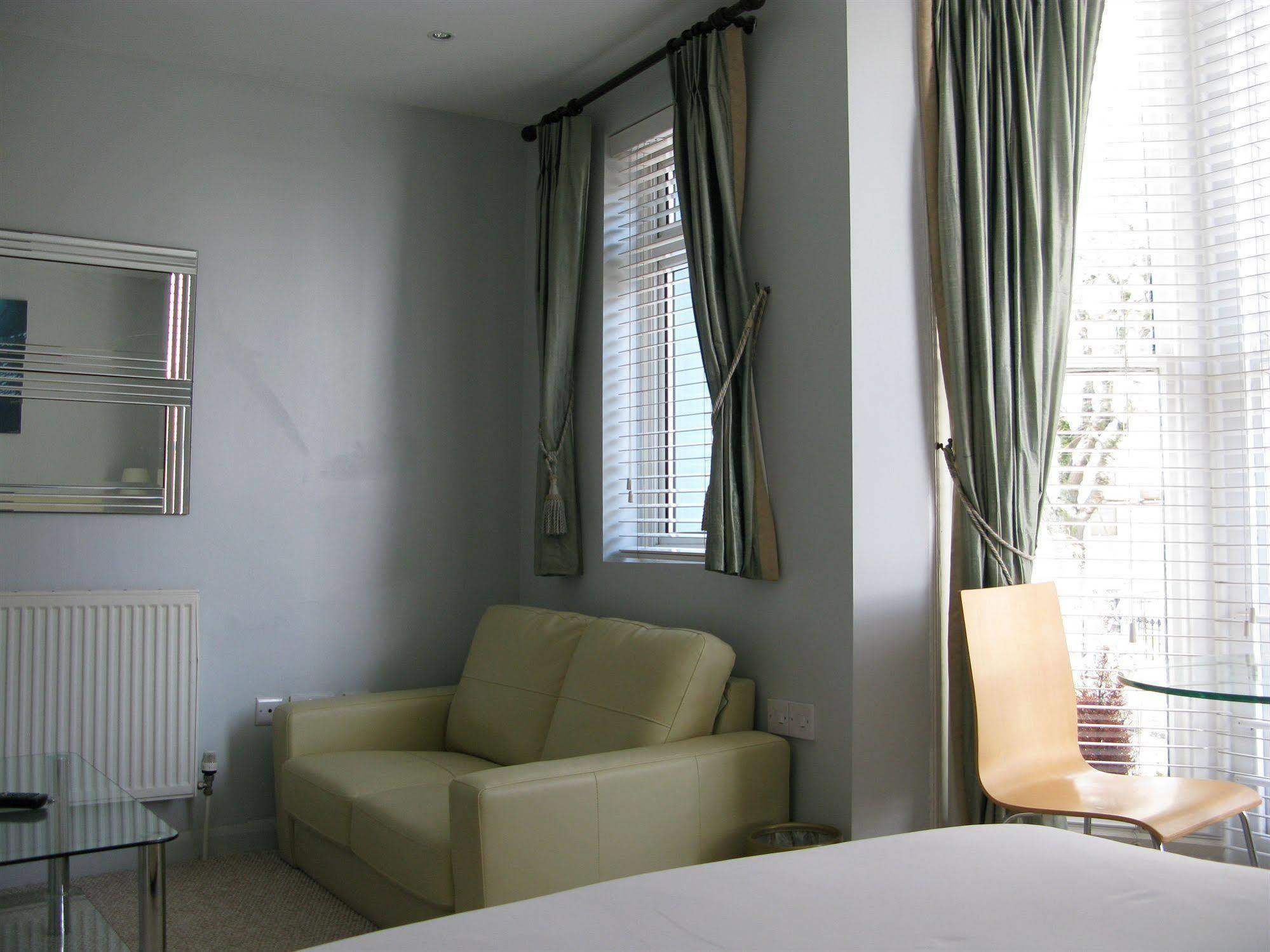 Oyo Lifestyle Hotel Sea Breeze 布赖顿 外观 照片