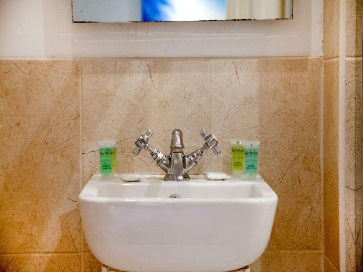 Oyo Lifestyle Hotel Sea Breeze 布赖顿 外观 照片